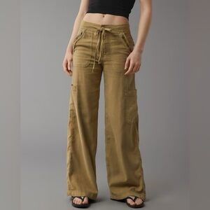 AMERICAN EAGLE WOMEN KHAKI DREAMY DRAPE LINEN-BLEND BAGGY WIDE-LEG CARGO PANT